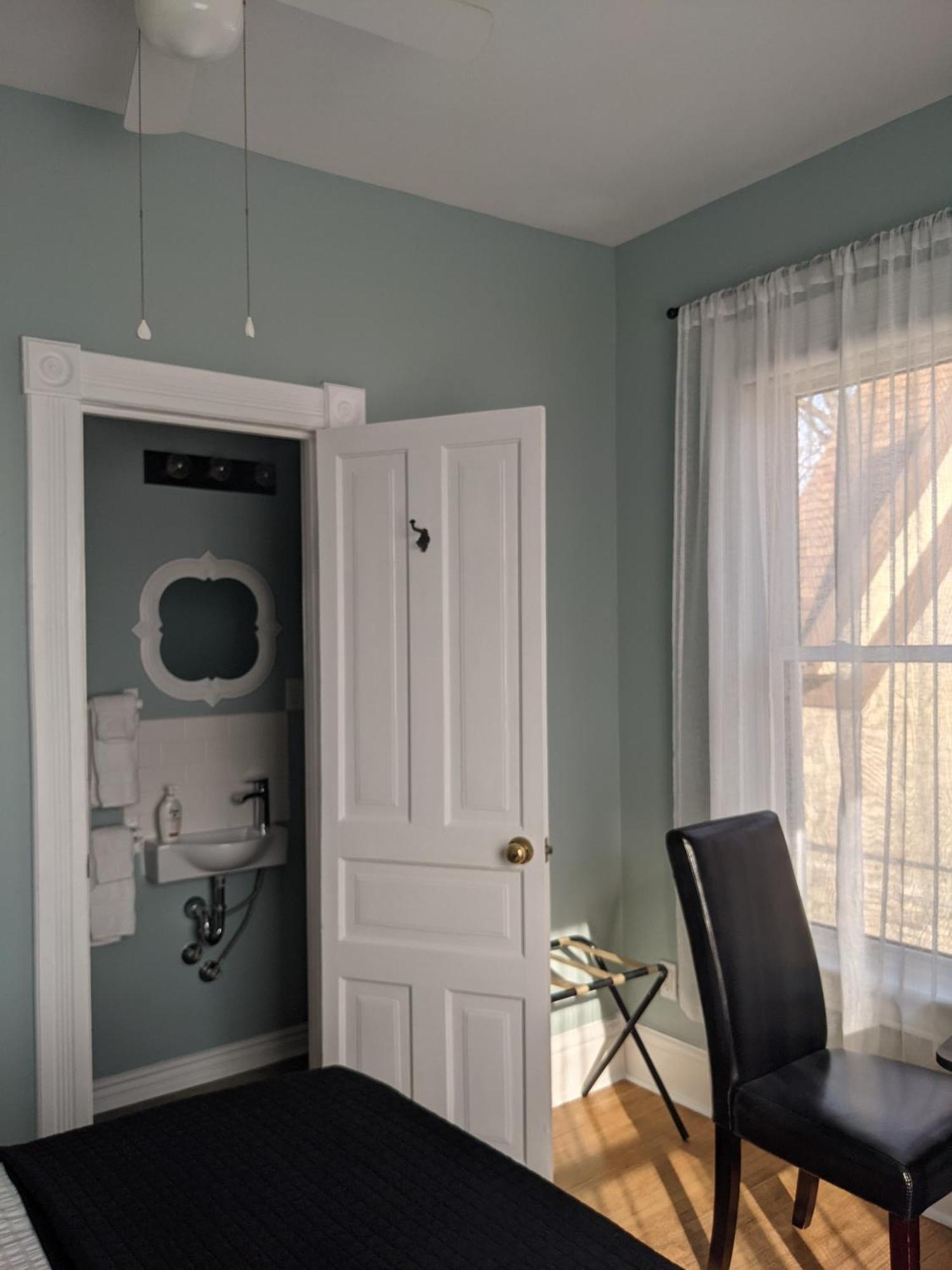Colborne Bed And Breakfast Goderich Oda fotoğraf